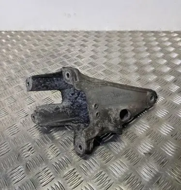 Volkswagen Transporter - Caravelle T5 Engine mounting bracket 7H0199370B 7H0199370FG