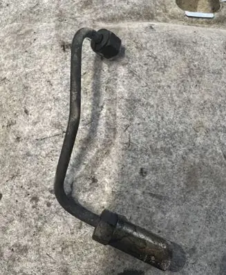 Nissan X-Trail T30 Fuel injector supply line/pipe 