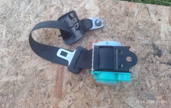 Mazda 3 II Middle seatbelt (rear) 1066243 0907092011 7212551200