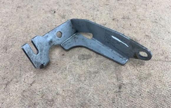BMW 1 E81 E87 A/C compressor mount bracket 7566125 64557566125 6455756612501