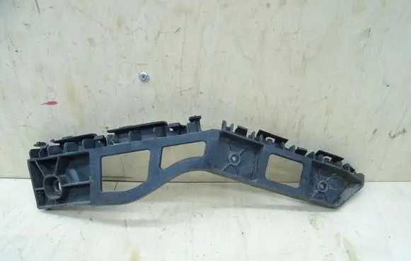 Rear bumper mounting bracket