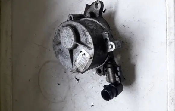 Renault Laguna III Vacuum pump