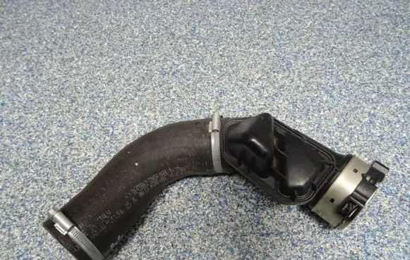 Volvo XC90 Intercooler hose/pipe 31422062