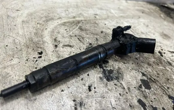 Chrysler 300 - 300C Fuel injector A6420700587