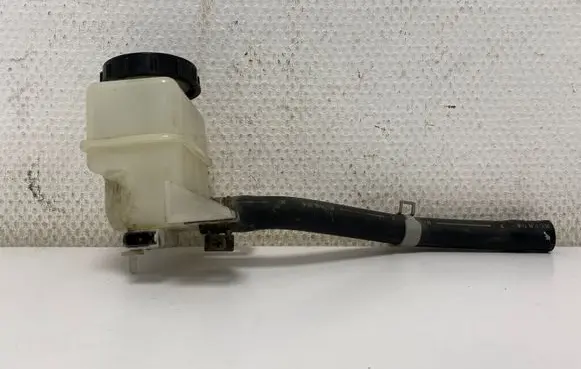 Nissan Murano Z50 Brake fluid reservoir 46090CC010