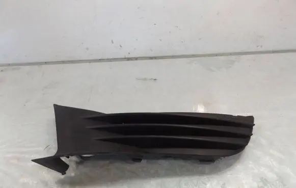 Citroen C3 Picasso Front fog light trim/grill 9681807677