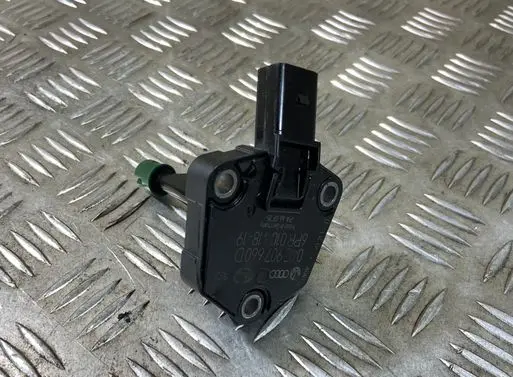 Skoda Fabia Mk3 (NJ) Oil level dip stick 04E907660D 6PR01041819