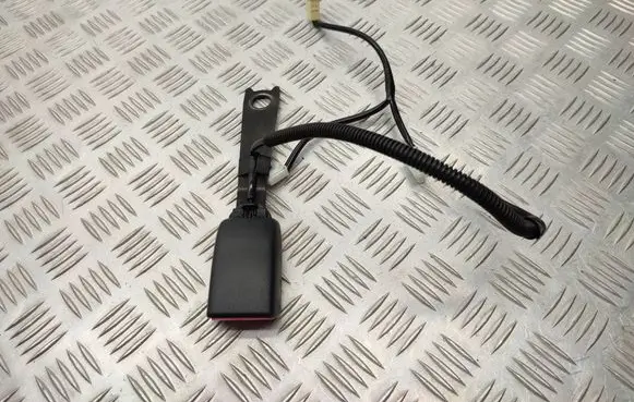 Toyota Avensis T270 Front seatbelt buckle E034501