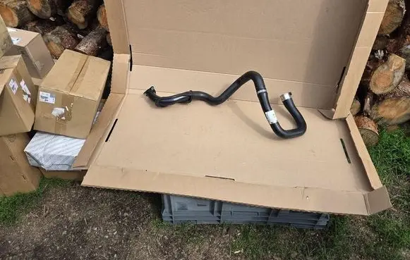 Opel Corsa D Intercooler hose/pipe 13269379