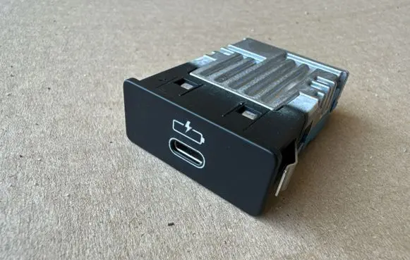 BMW X4 G02 USB socket connector 5B51C70 8820P00 SB51C70