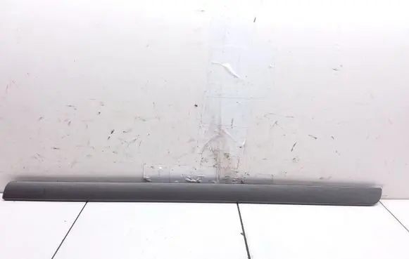 Dashboard glove box trim