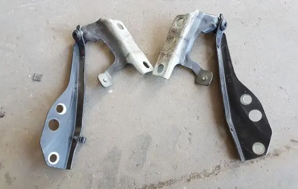 Volvo C30 Engine bonnet/hood hinges