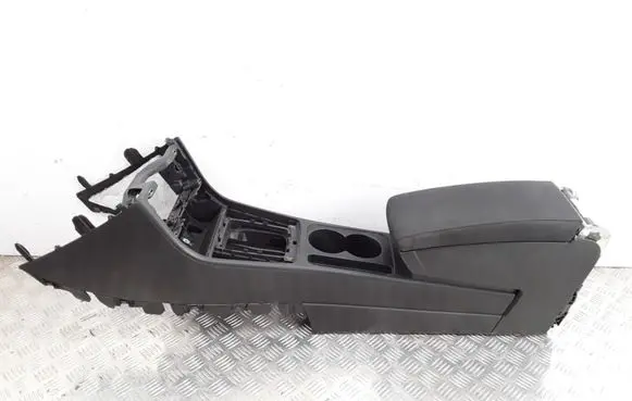 Volkswagen PASSAT B7 Center console 3C0864207P 3C0863319AP 3AB863241D