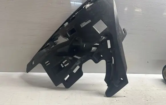 Front bumper mounting bracket