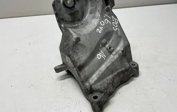 Mercedes-Benz C W205 Engine mounting bracket A6262230000