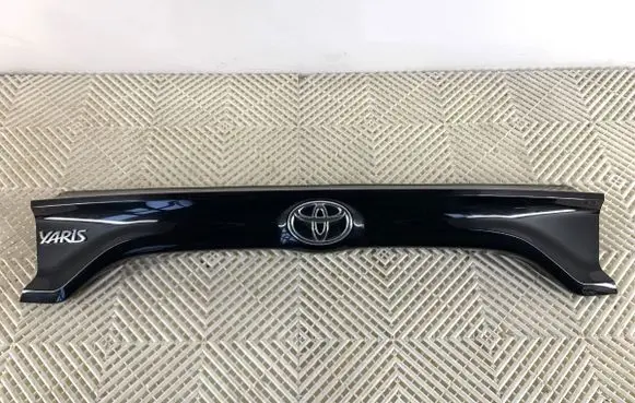 Toyota Yaris Trunk door license plate light bar 76801K0010