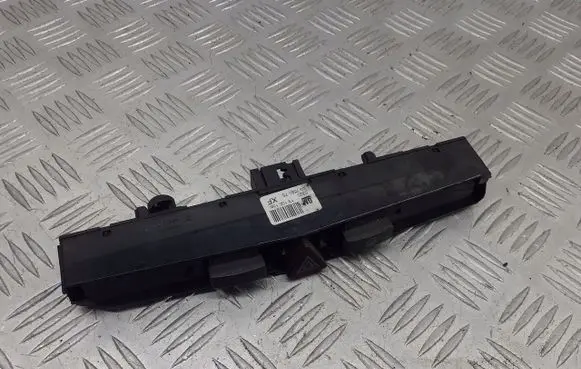 Opel Zafira B Hazard light switch 13100105