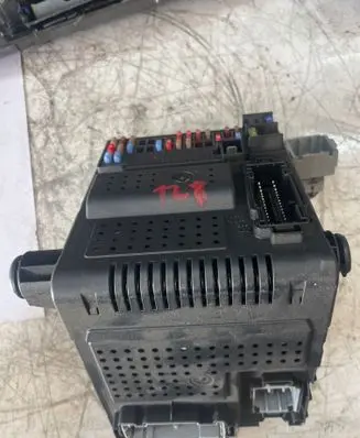 Volvo XC90 Fuse module 30786890 28087582 00007020583