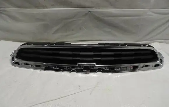Chevrolet Trax Front bumper lower grill 95235146 95390550