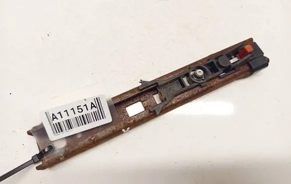 Peugeot 407 Seat belt adjustment rail 9629105380