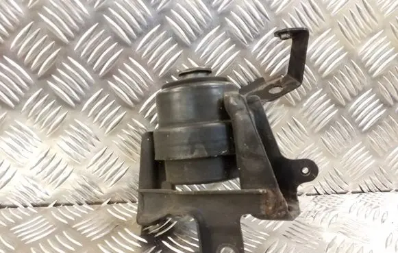 Toyota Corolla Verso E121 Engine mount bracket