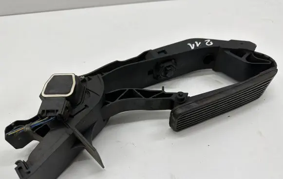Mercedes-Benz E W211 Accelerator throttle pedal A2113000604