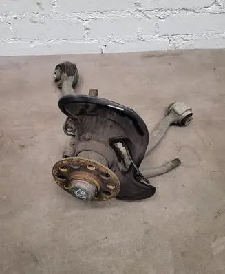 Mercedes-Benz E C207 W207 Front wheel hub