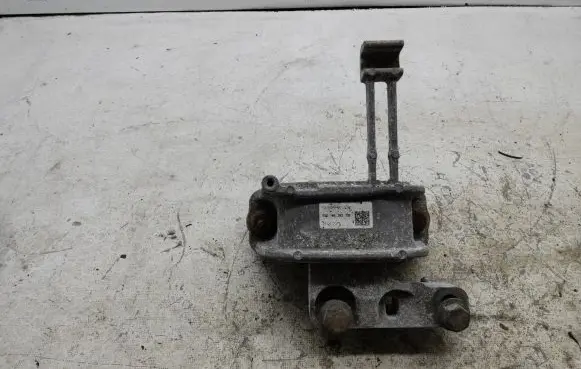 Volkswagen Golf Sportsvan Engine mount bracket 5Q0199262DB 29052015 ZFH15EU1012