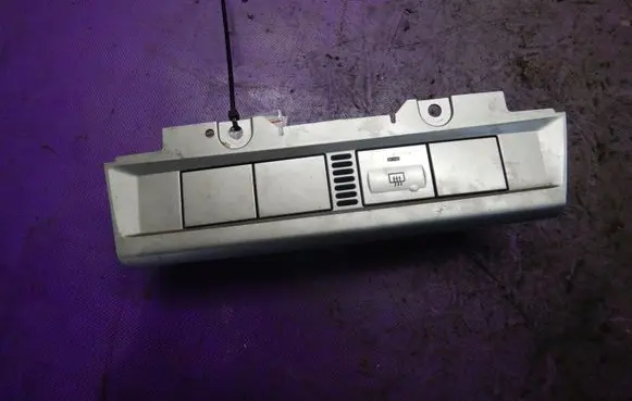 Ford Focus C-MAX Windscreen/window heater switch 8V4T18C621AA