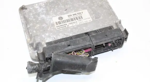 Volkswagen Polo Engine control unit/module 03D906033F 5WP40298