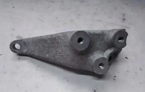 Opel Insignia A Gearbox mounting bracket 13248569