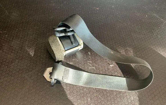 Ford Galaxy Rear seatbelt 33027811