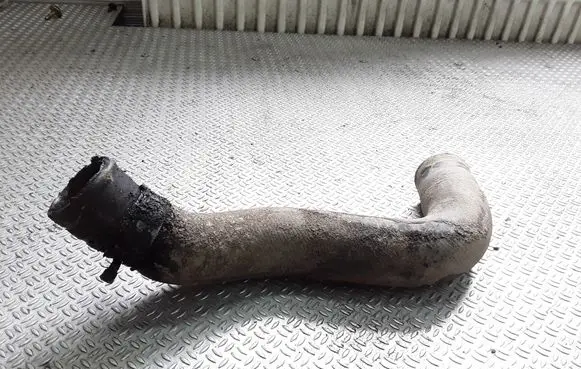 Nissan X-Trail T30 Engine coolant pipe/hose