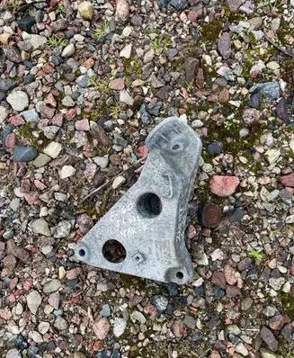BMW 5 E60 E61 Engine mounting bracket 6777053
