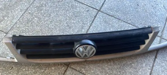 Volkswagen PASSAT B4 Front grill 3AO853661A 3A0853661A