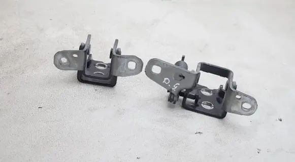 Dodge RAM 1500 DS Rear door hinge set 282R VR208 6M133V004ADA