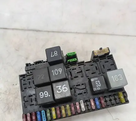 Volkswagen Golf III Fuse box set 357937039