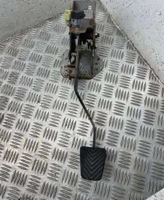 Hyundai Tucson JM Clutch pedal 