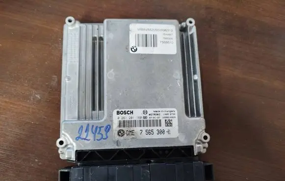 BMW 3 E90 E91 Engine control unit/module 7565300 0261201160
