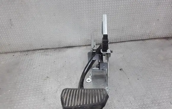 Volvo XC90 Brake pedal