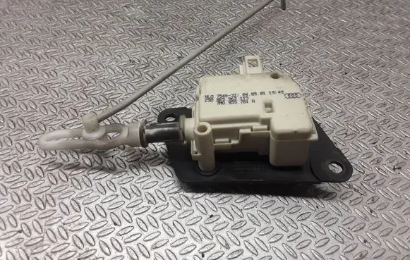 Audi A2 Central locking motor 8E5962115 7M0959781A