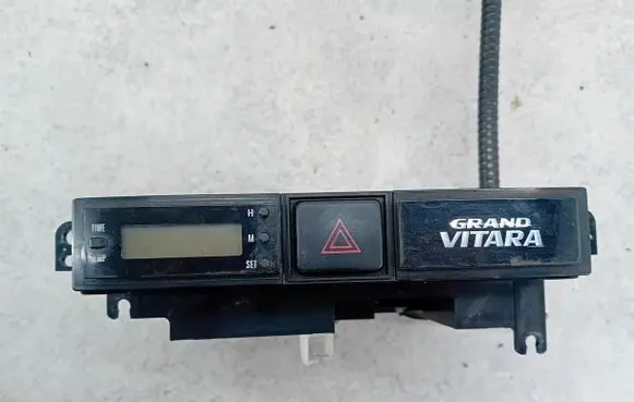 Suzuki Grand Vitara I Hazard light switch 