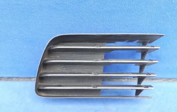 Toyota Prius (XW20) Front bumper lower grill 5311247020