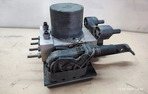 Mercedes-Benz E W212 ABS Pump A2124315512