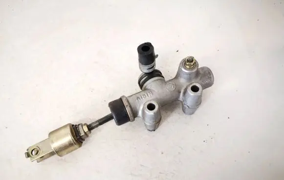 Toyota Avensis Verso Clutch master cylinder