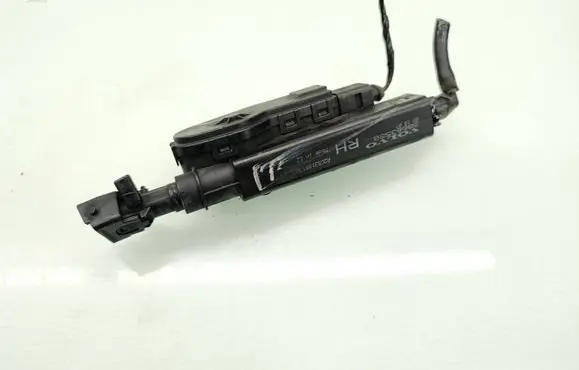 Volvo V70 Headlight washer spray nozzle 30663580
