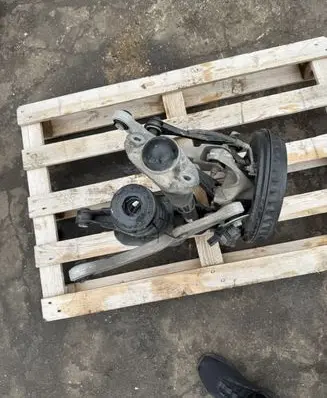 Rear wheel hub spindle/knuckle
