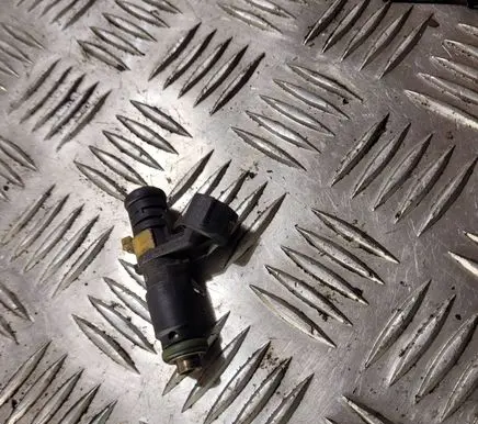 Volkswagen Jetta V Fuel injector 07K906031B