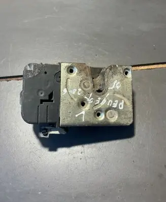 Peugeot 206 Front door lock 