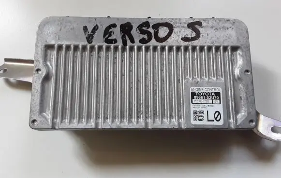 Toyota Verso-S Engine control unit/module 8966152U70